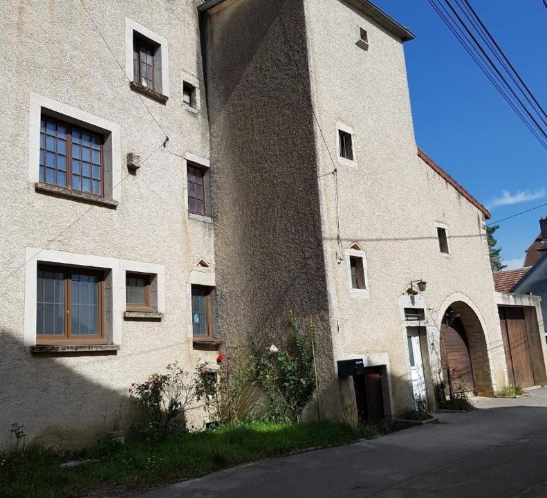 Photo of Buildings in Vriange