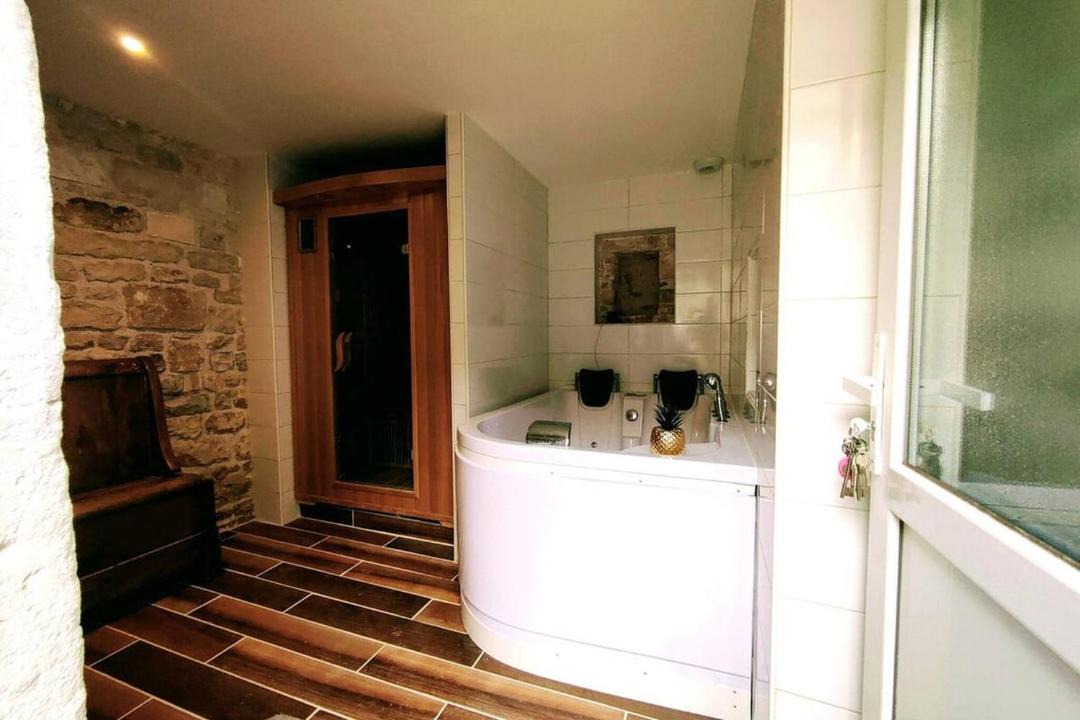 Photo of Bathroom in Coulanges-la-Vineuse