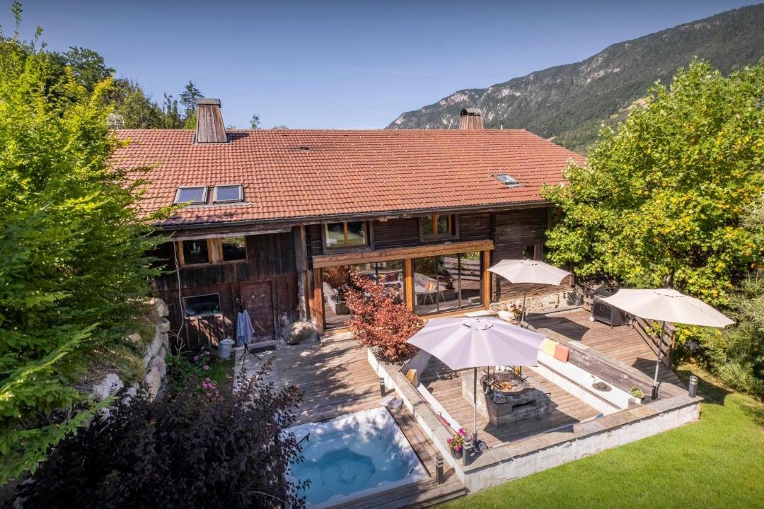 Photo of Others in Thones