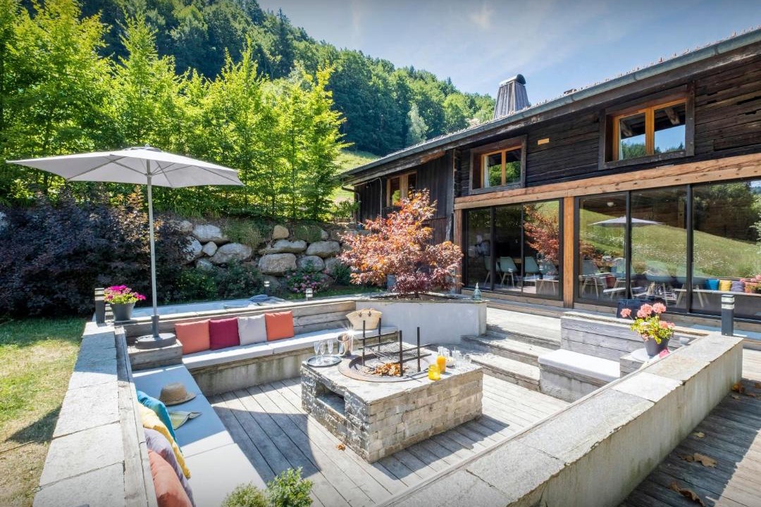 Photo of Others in Thones