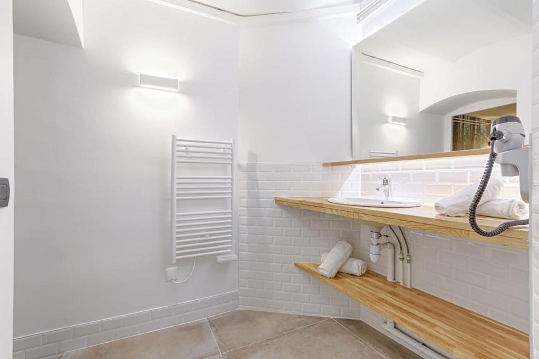 Photo of Bathroom in Quartier de la Plaine-de-Monceaux