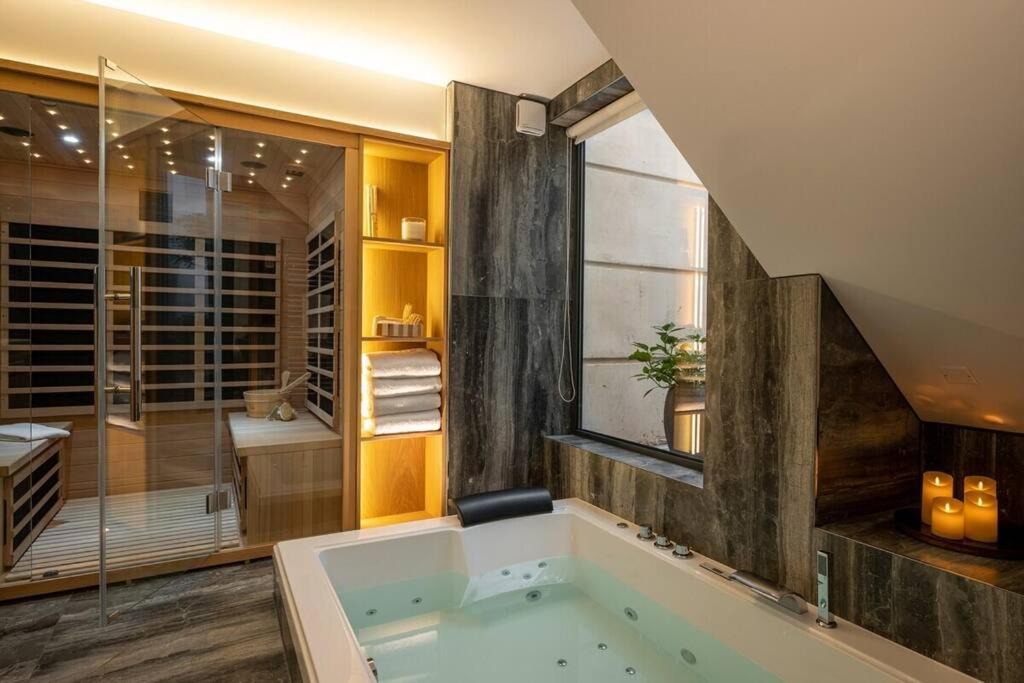 Photo of Bathroom in Porte-Saint-Martin