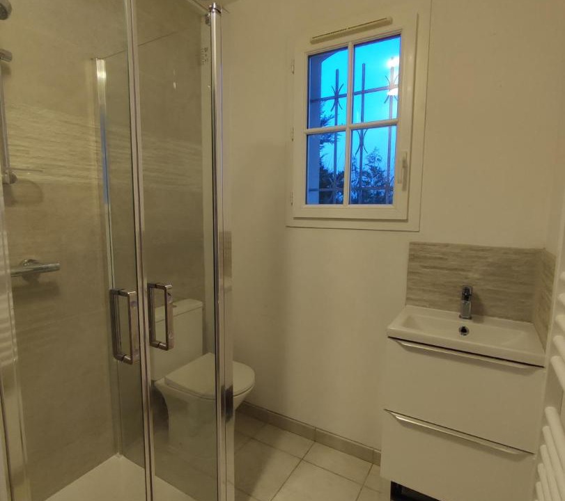 Photo of Bathroom in La Croix-en-Touraine