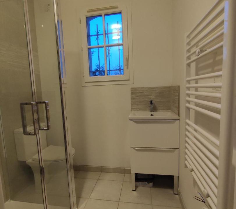 Photo of Bathroom in La Croix-en-Touraine