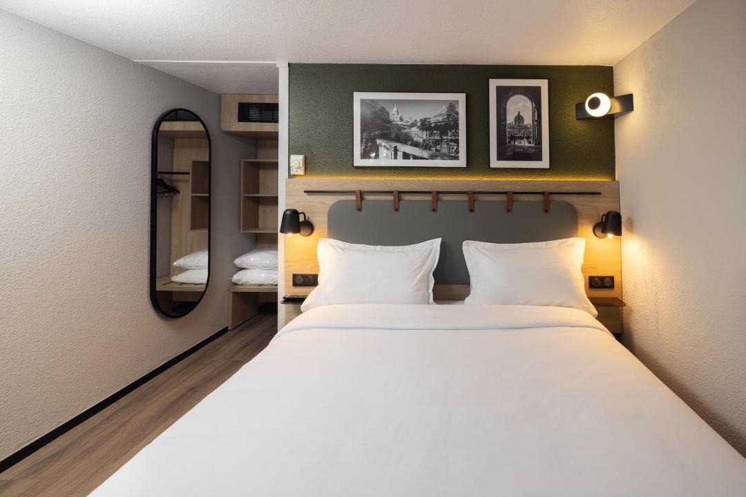 Photo of Bedroom in Cerise