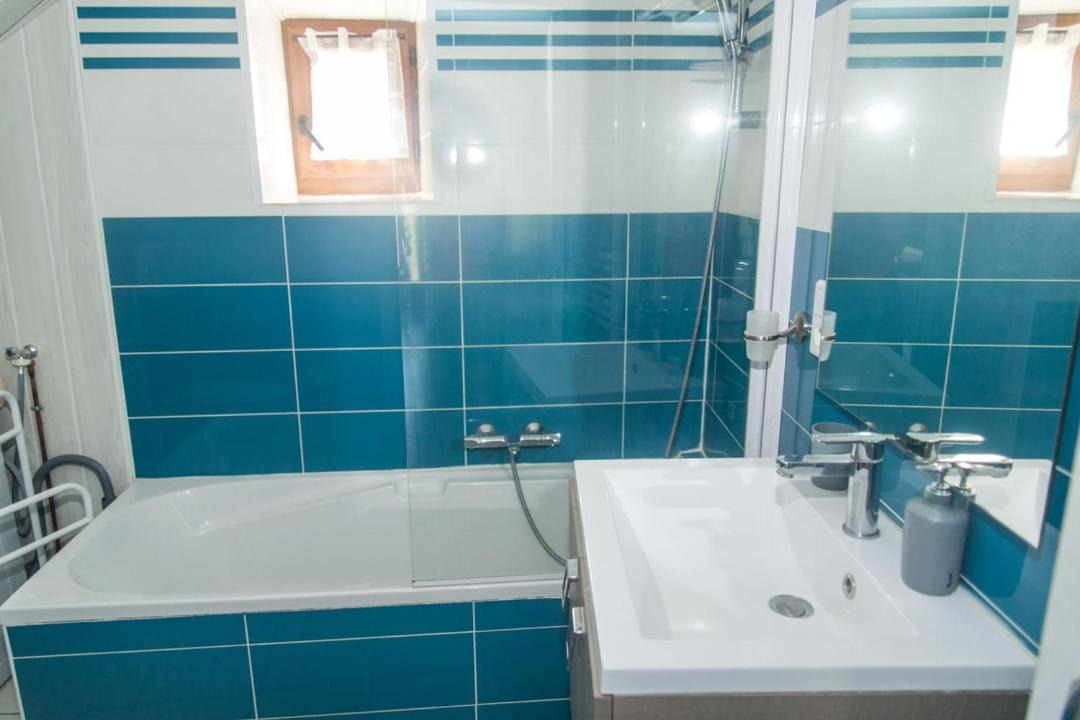 Photo of Bathroom in Saint-Pierre-des-Tripiers