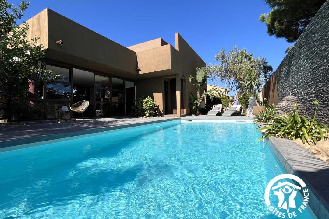 Photo of Others in Pia