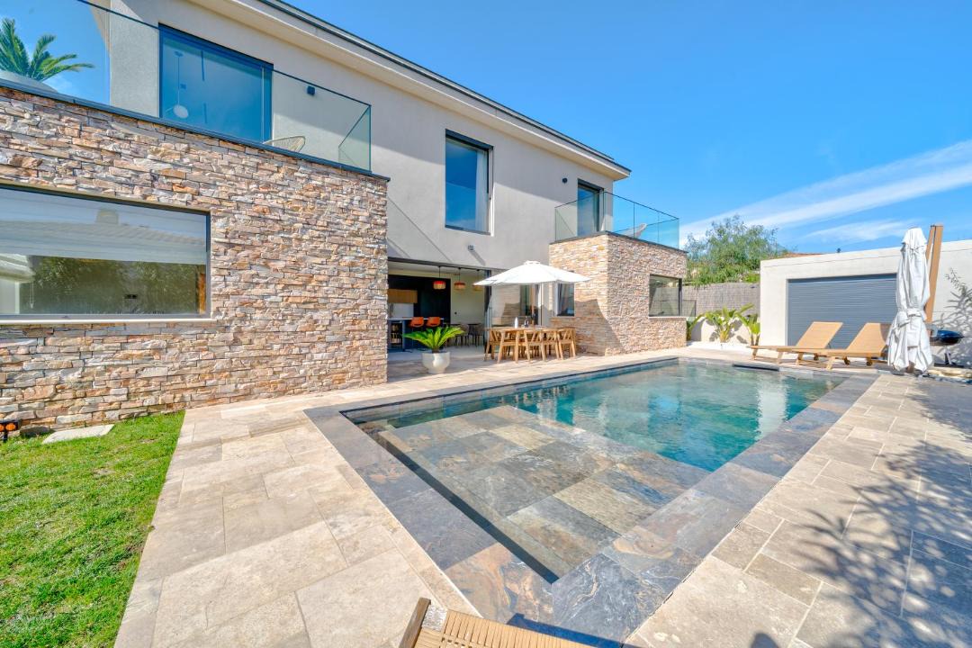 Photo of Others in Carros