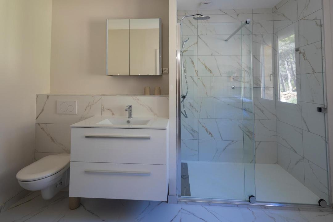 Photo of Bathroom in Ensues-la-Redonne