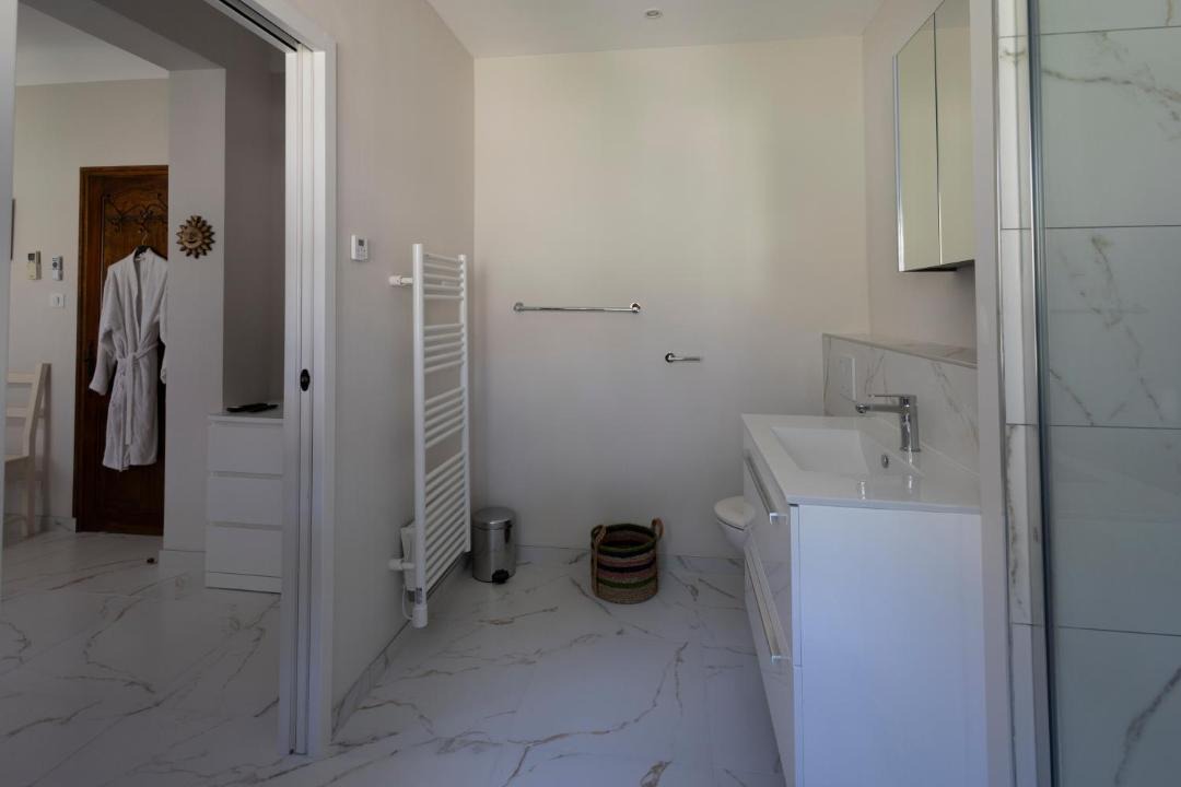 Photo of Bathroom in Ensues-la-Redonne