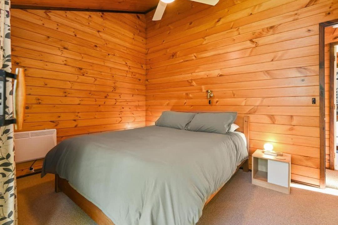 Photo of Bedroom in Holdens Bay