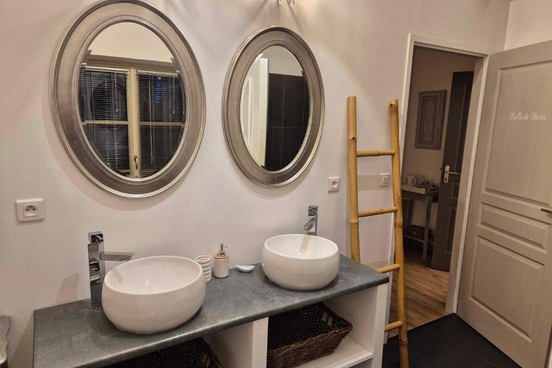 Photo of Bathroom in Villiers