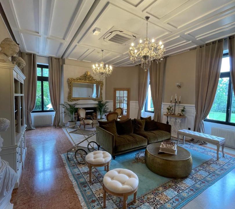 Photo of Livingroom in Camiac-et-Saint-Denis