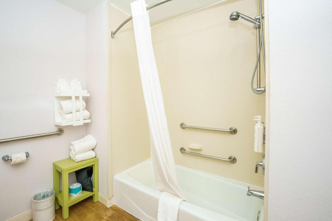 Photo of Bathroom in Garden City