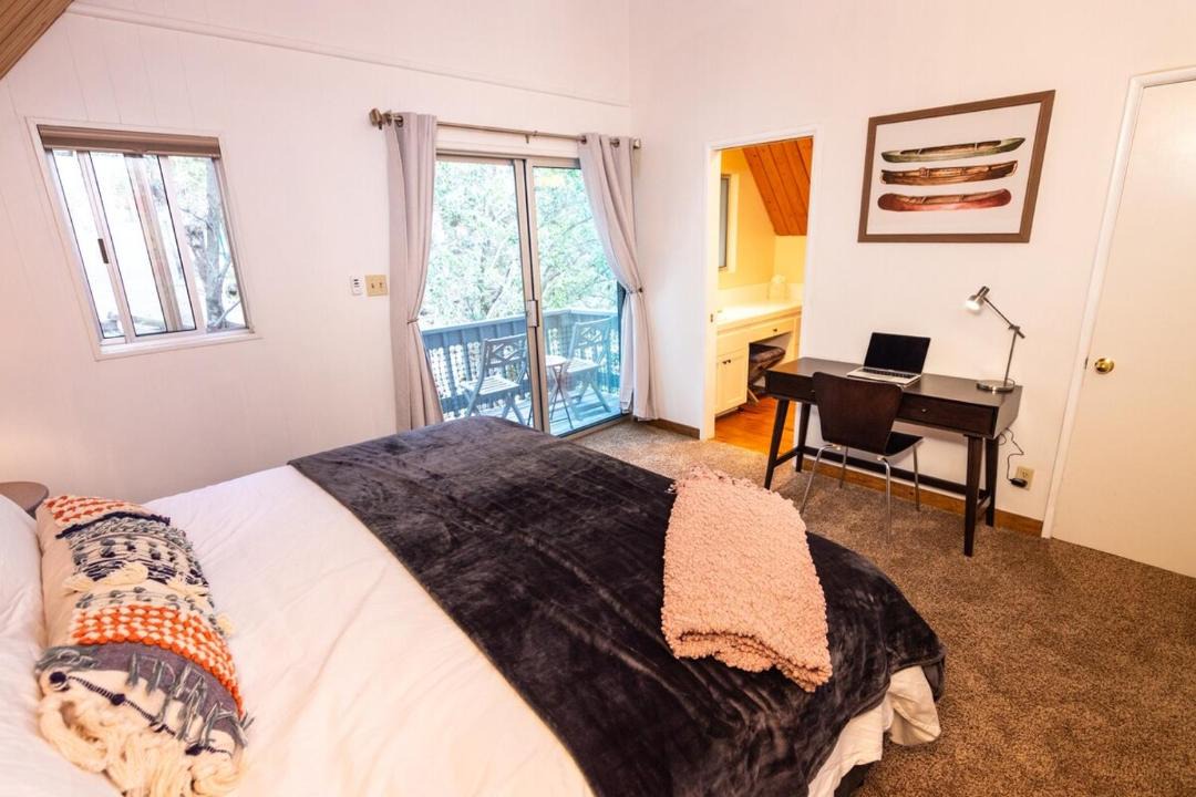 Photo of Bedroom in Lake Arrowhead