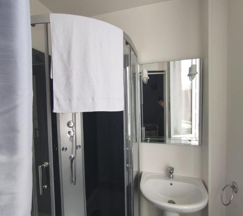 Photo of Bathroom in Ambenay