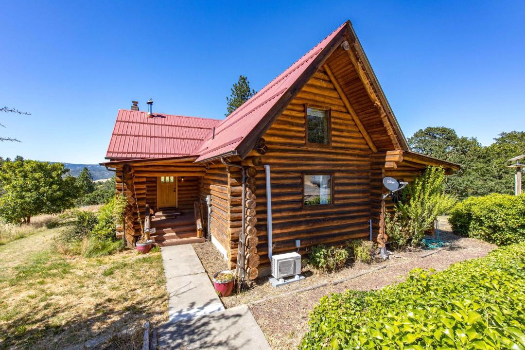 Photo of Others in Lyle