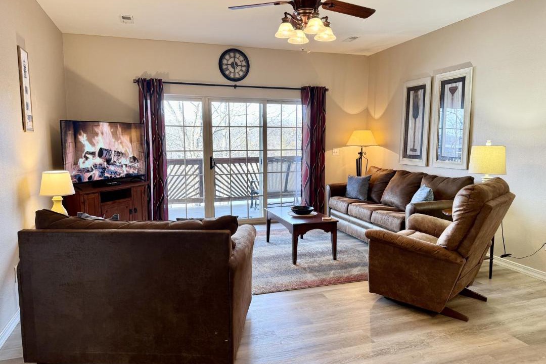 Photo of Others in Hollister