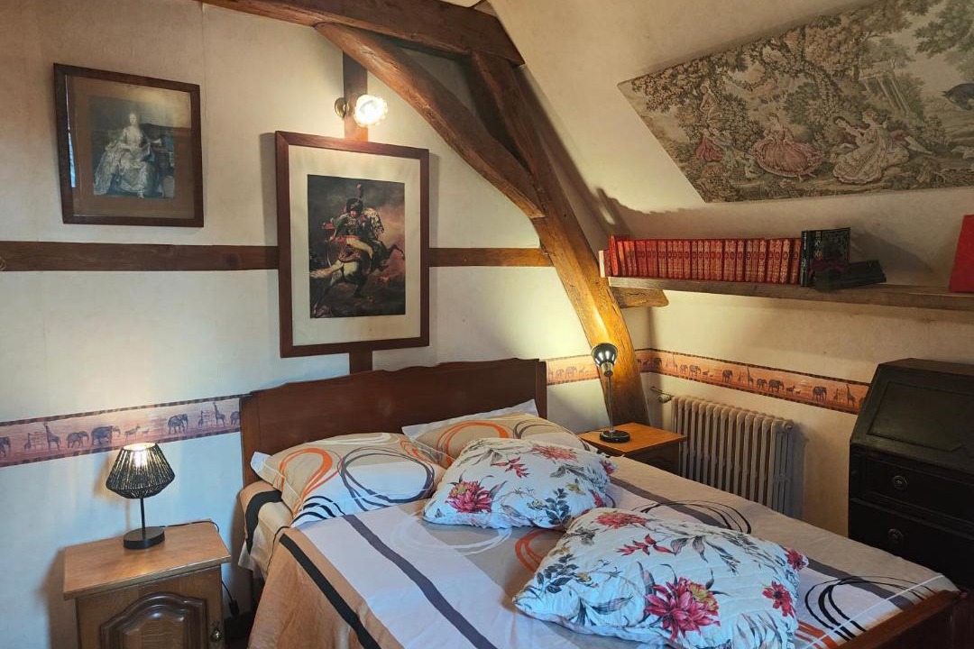 Photo of Bedroom in Tonnerre