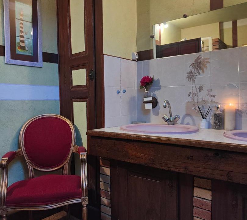 Photo of Bathroom in Tonnerre