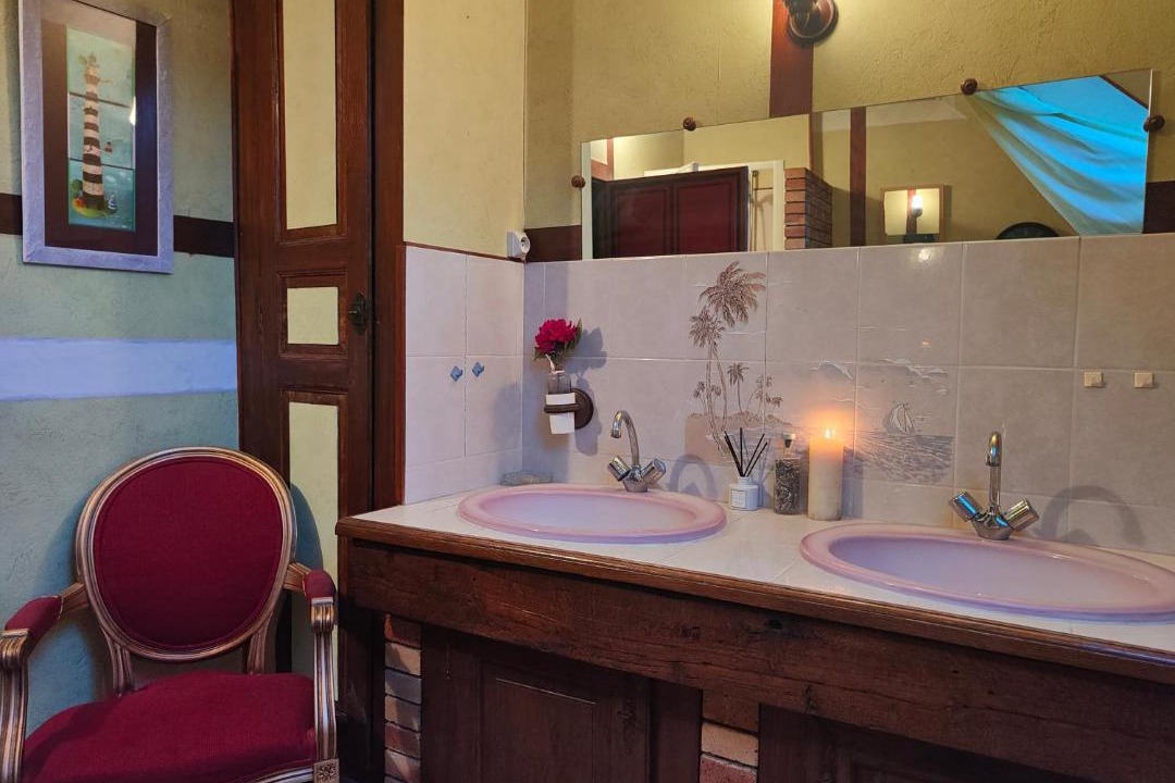 Photo of Bathroom in Tonnerre