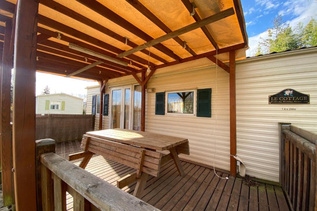 Photo of Others in Manthes