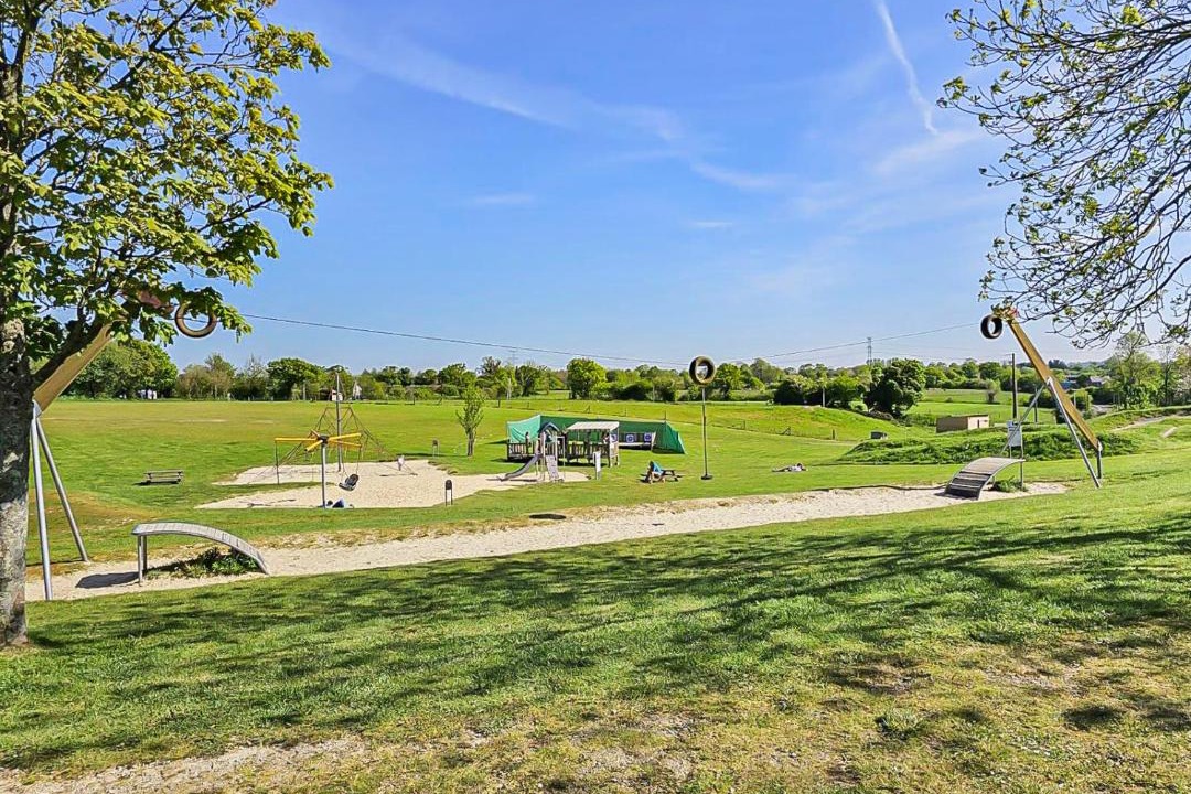 Photo of Others in Litteau