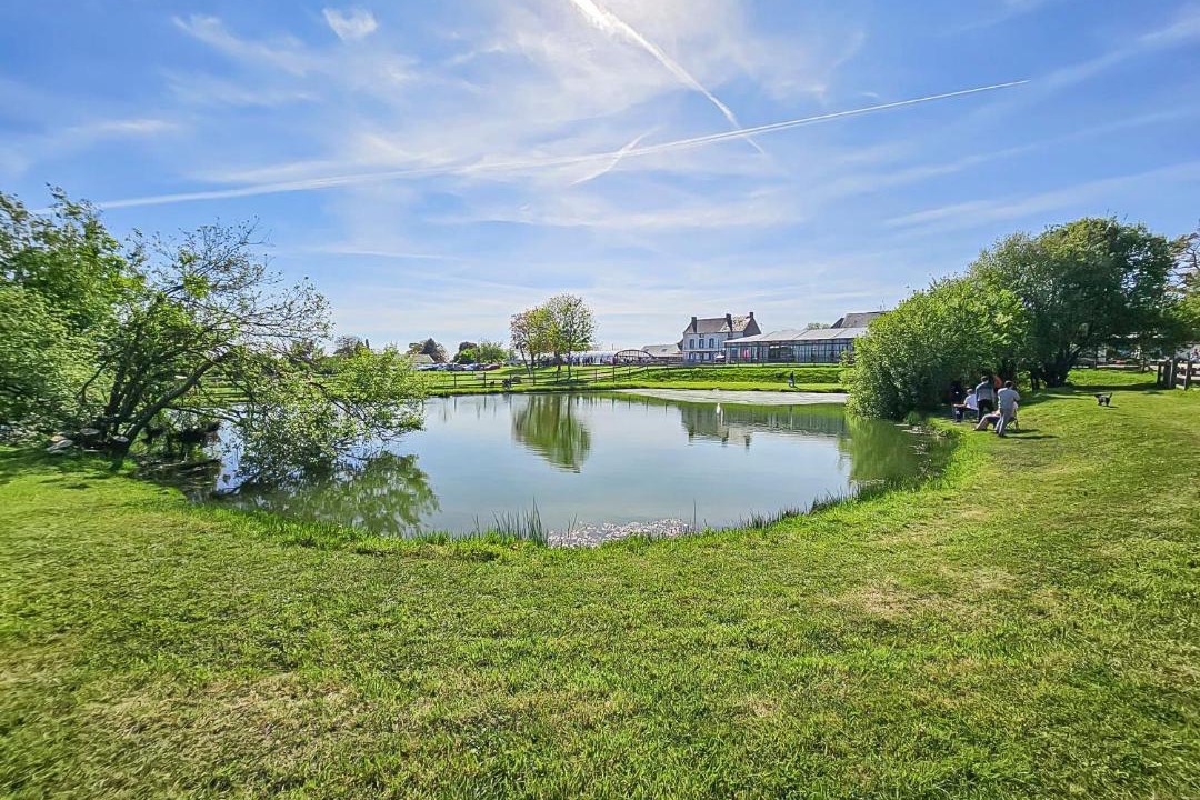 Photo of Others in Litteau