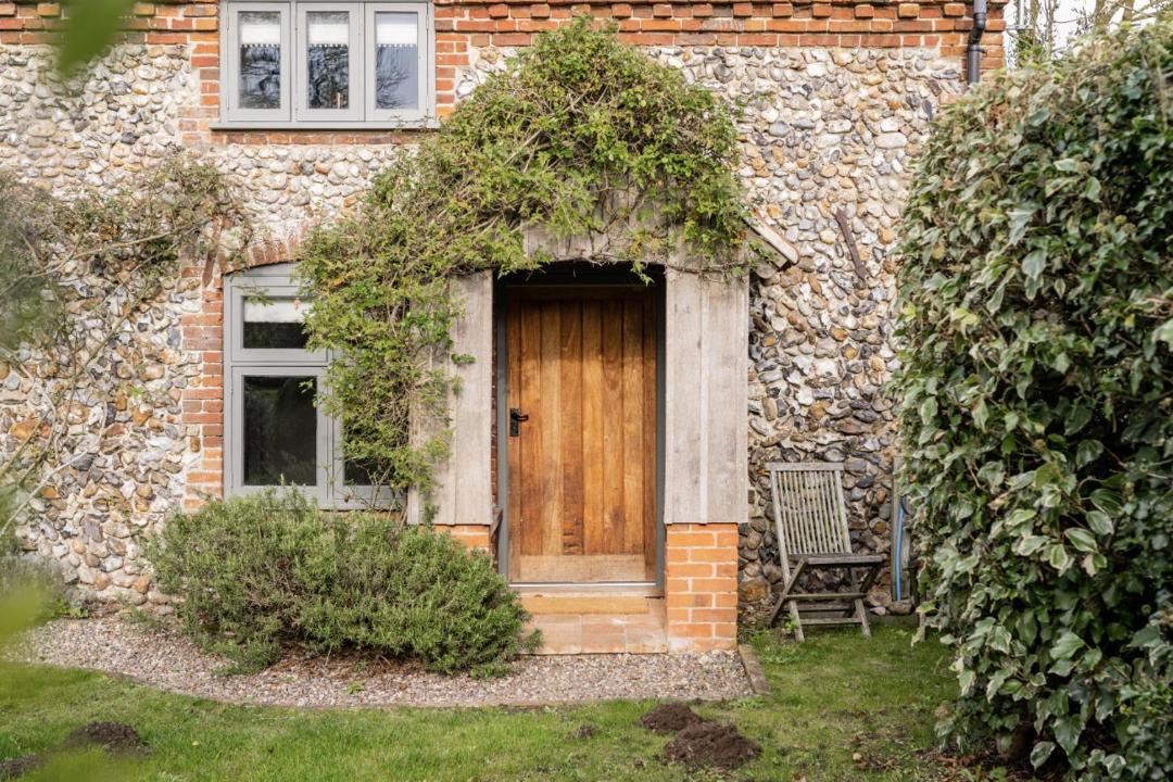 Photo of Others in Field Dalling