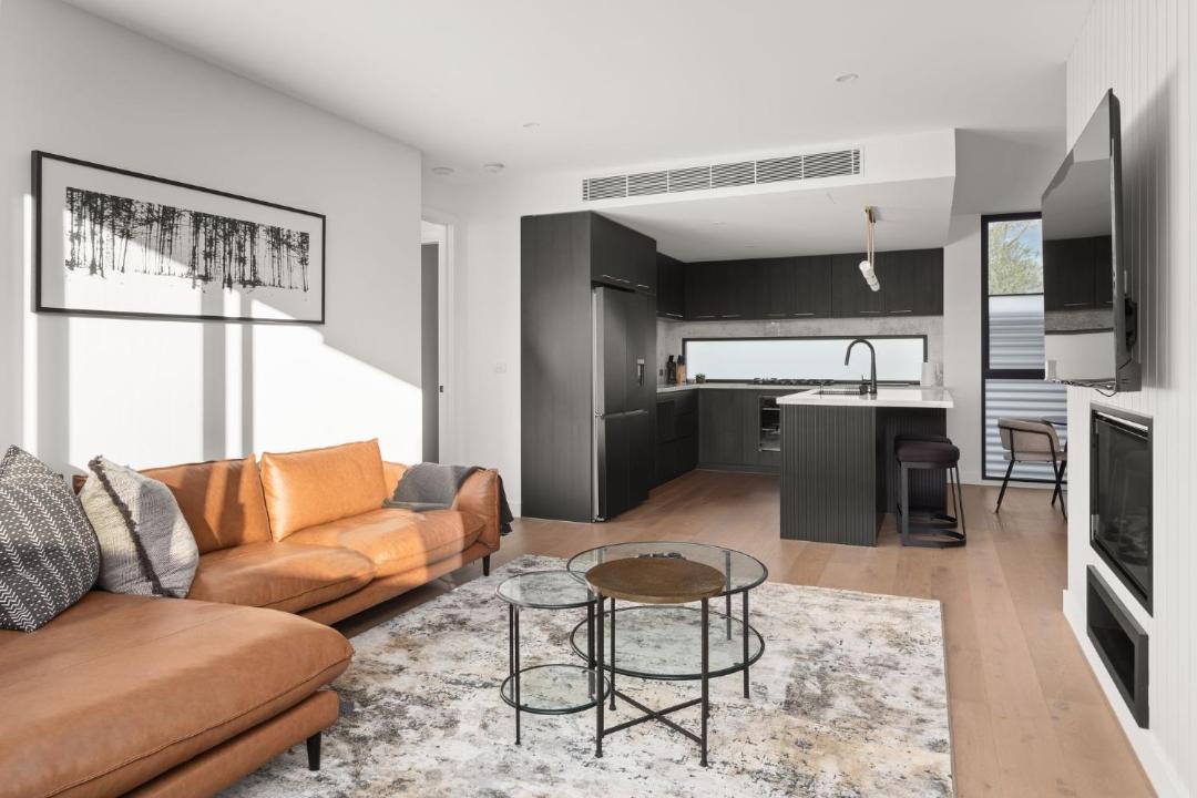 Photo of Others in Rosanna