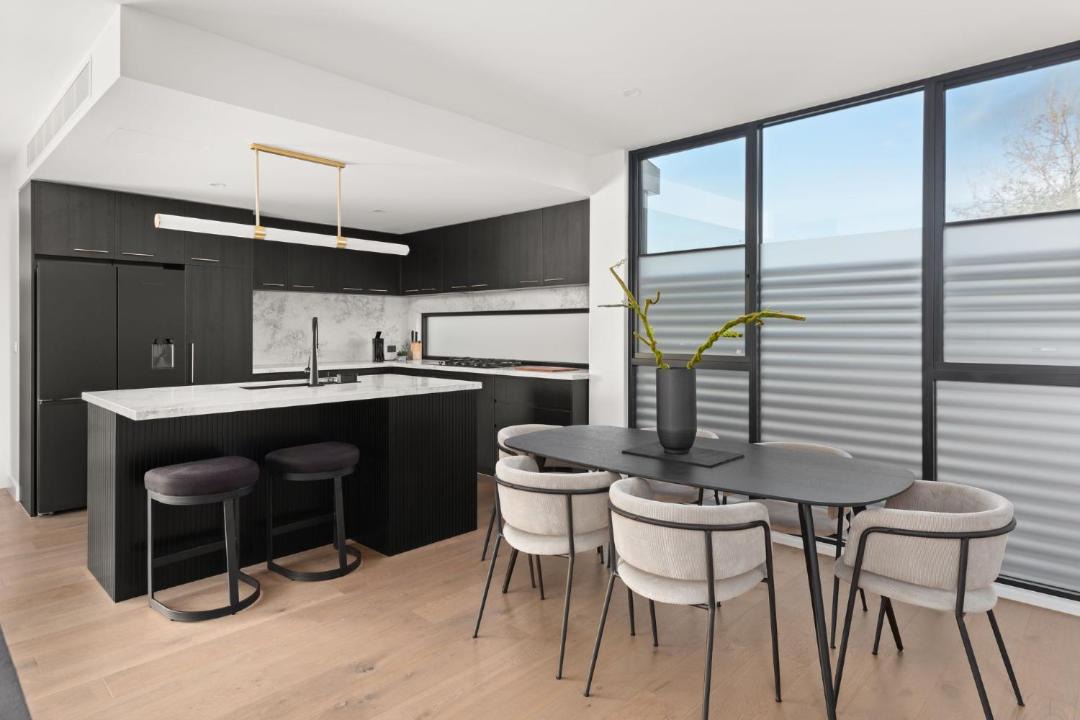 Photo of Others in Rosanna