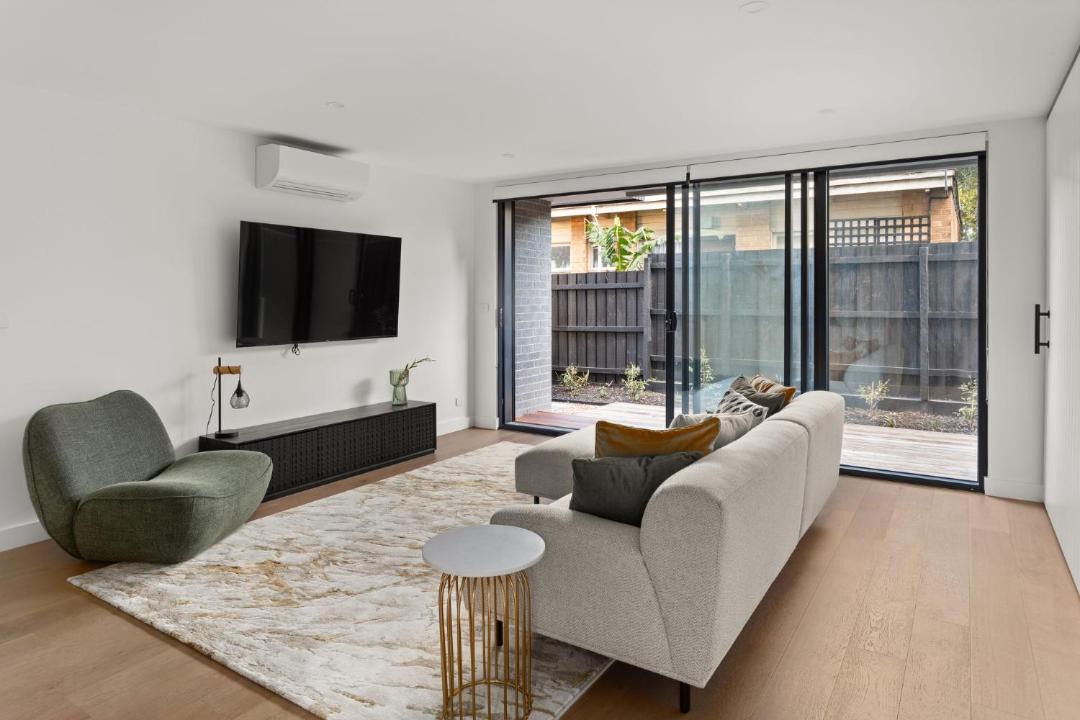 Photo of Others in Rosanna