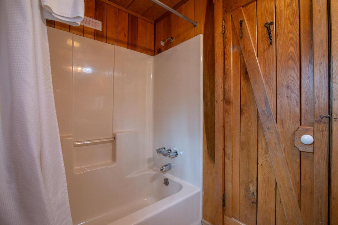Photo of Bathroom in Edray