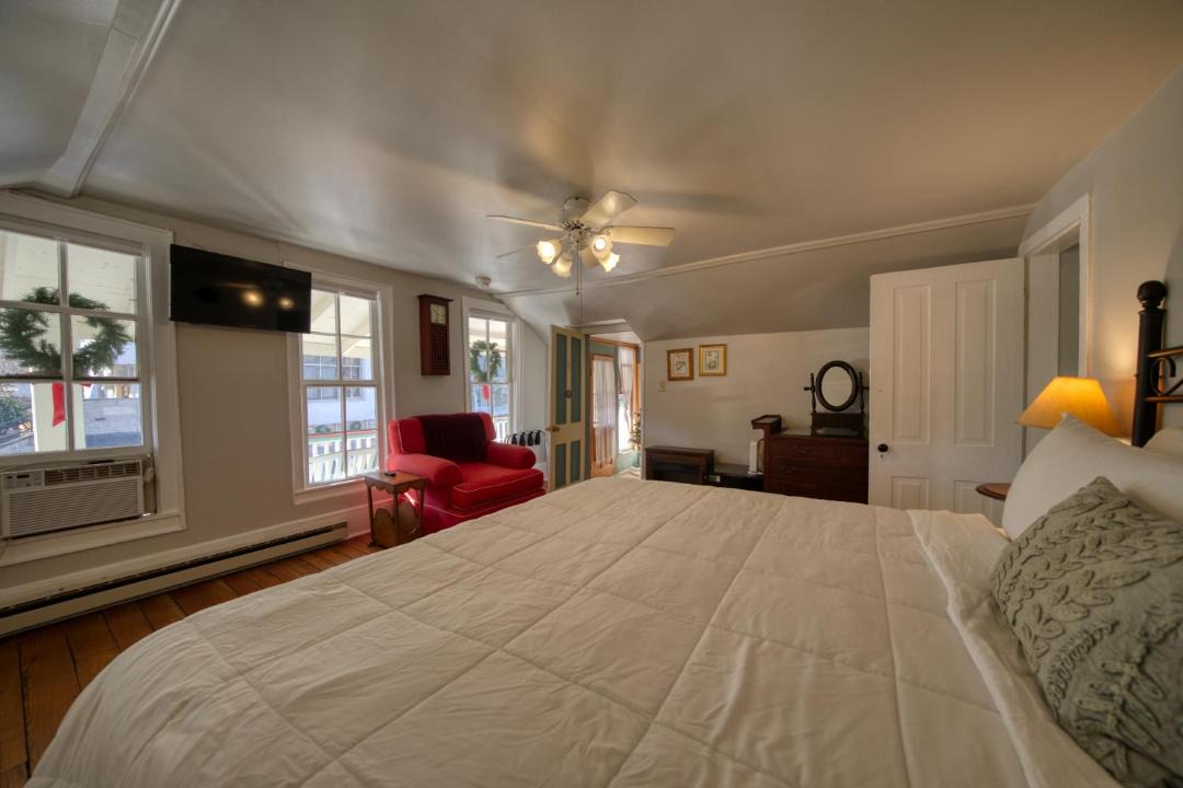 Photo of Bedroom in Eureka Springs Historic District