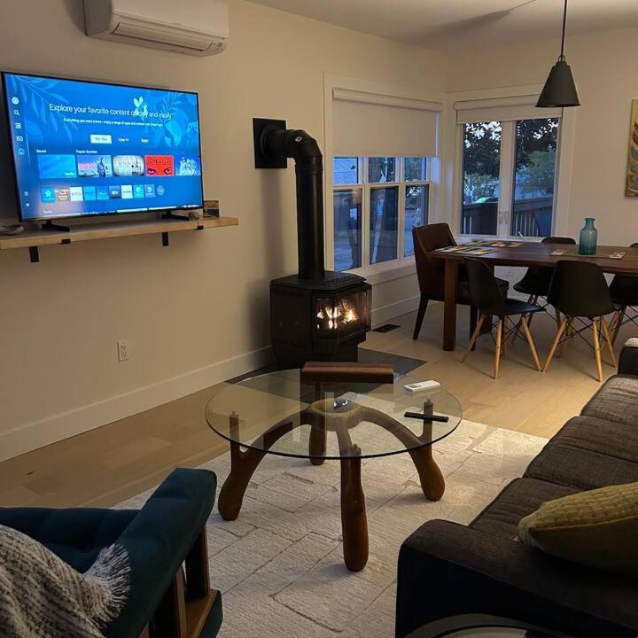 Photo of Livingroom in Montague