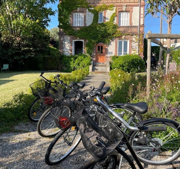 Photo of Others in Touques