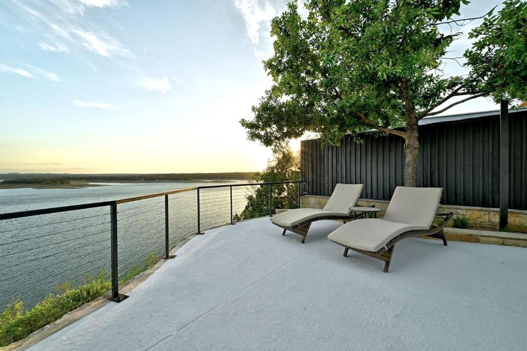 Photo of Patio Balcony in Eck Lane on the Lake