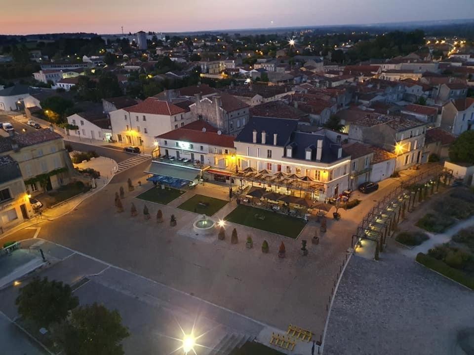 Photo of Others in Pons