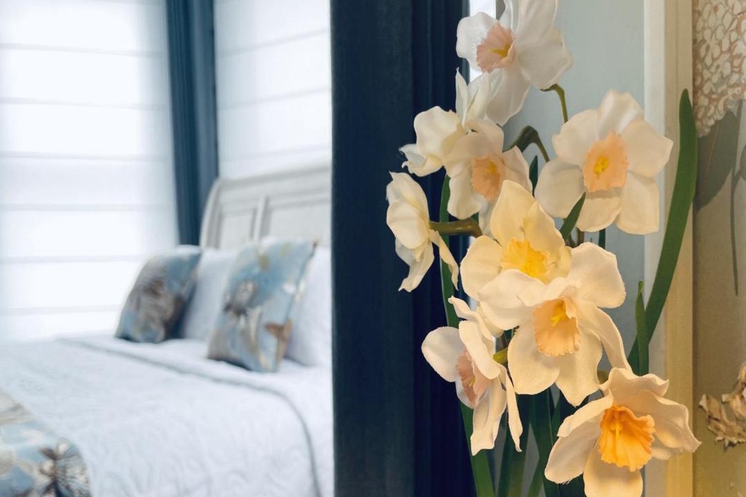 Photo of Others in Queens Square