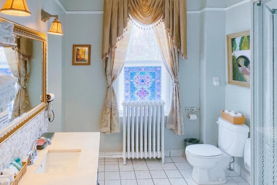 Photo of Others in Queens Square