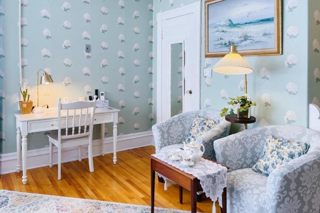 Photo of Others in Queens Square