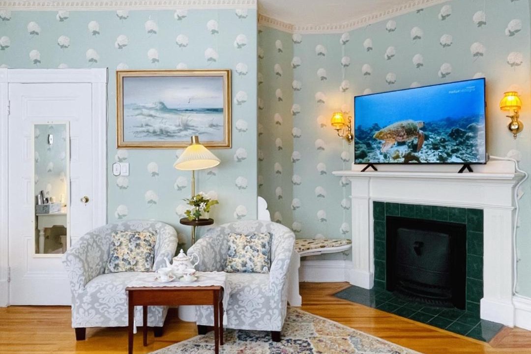 Photo of Others in Queens Square