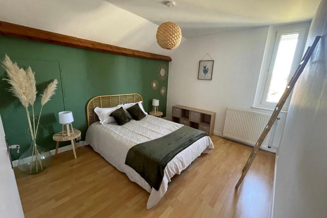 Photo of Bedroom in Coucy-le-Chateau-Auffrique