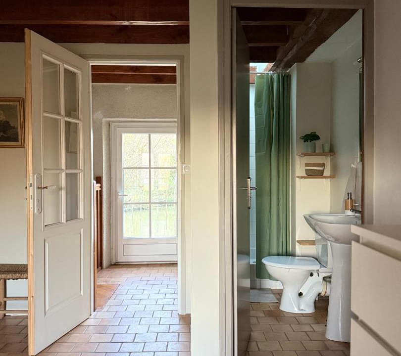 Photo of Bathroom in La Croix-en-Touraine