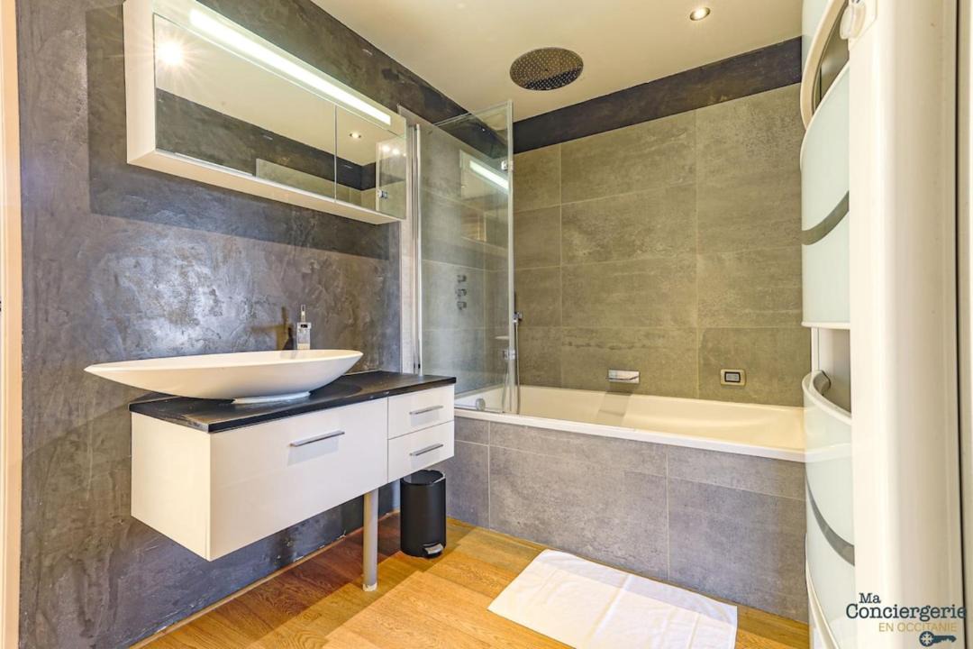 Photo of Bathroom in Toulouse City-Centre