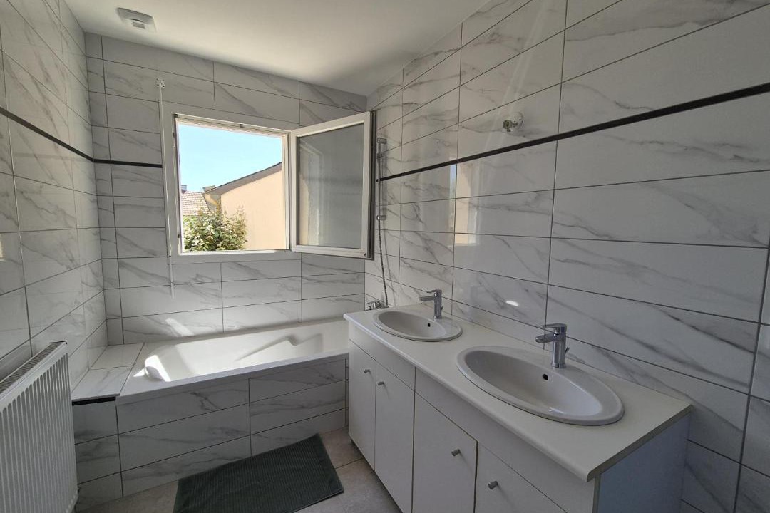 Photo of Bathroom in Mesanger