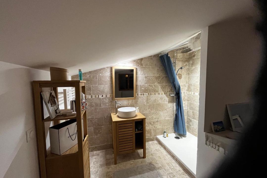 Photo of Bathroom in Fours