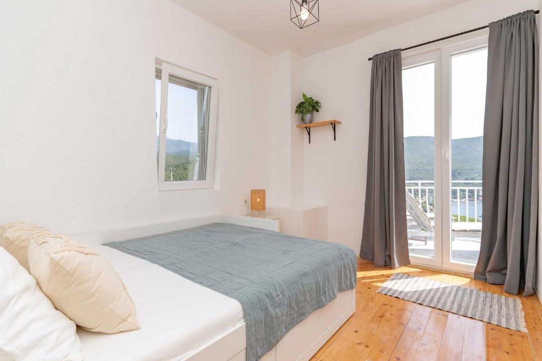 Photo of Bedroom in Molunat