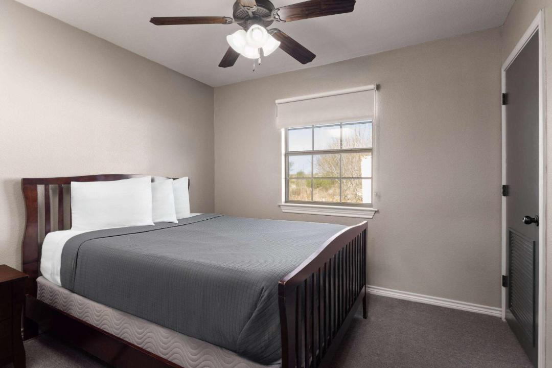Photo of Bedroom in Pawnee