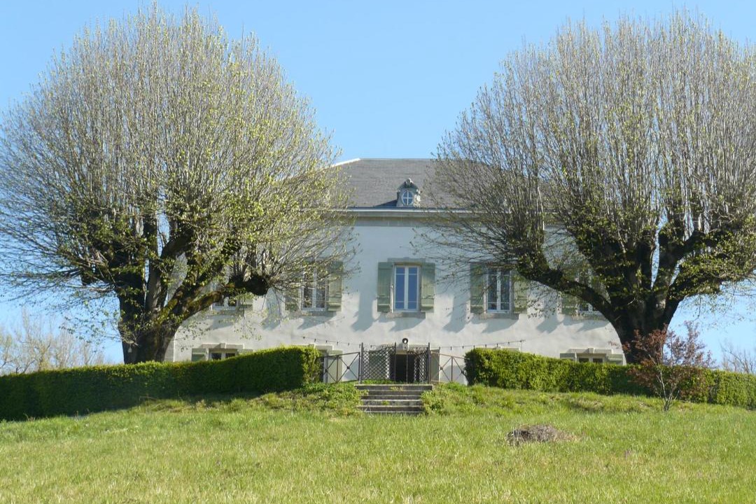 Photo of Others in Burlats